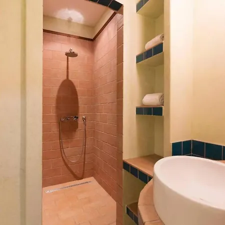 Romantic In Trendy Gracia